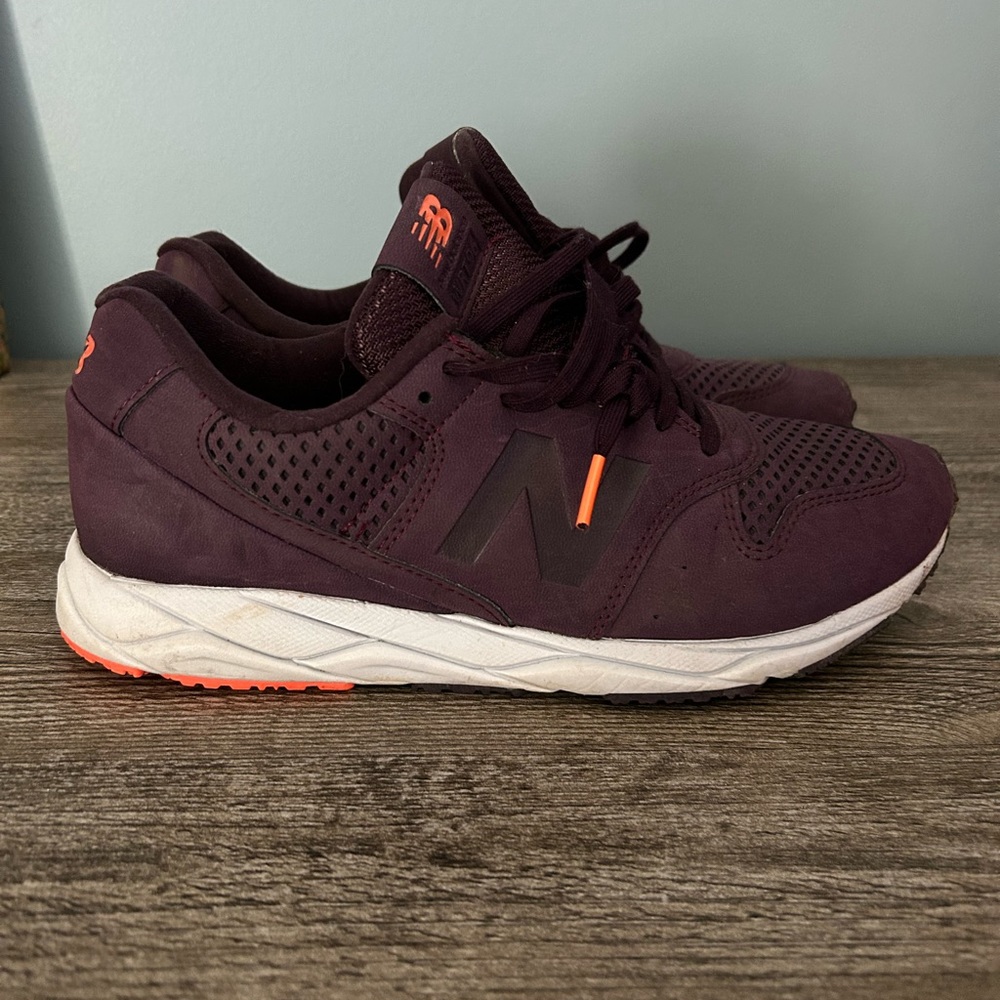 New balance tennis shoes